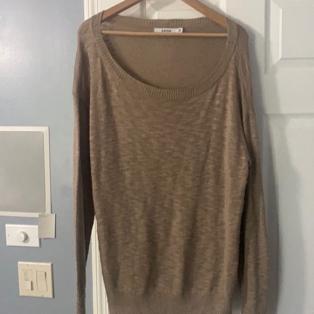 Light weight sweater